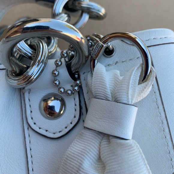 Whithe leather Coach Handbag - Picture 5 of 11